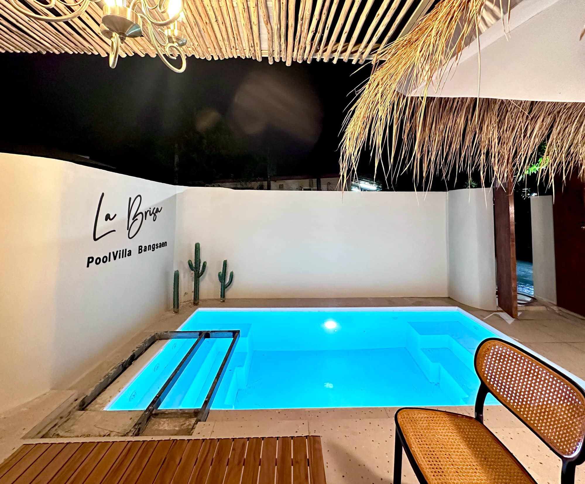 https://admin.pattayavillaresort.com/assets/40a85931-f09b-4a09-beca-de2ca1f313ba