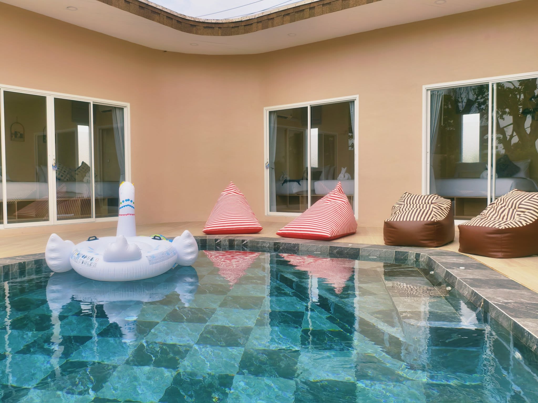 https://admin.pattayavillaresort.com/assets/ce2f4f3b-421d-4b54-97b3-af7e2d8b9d08