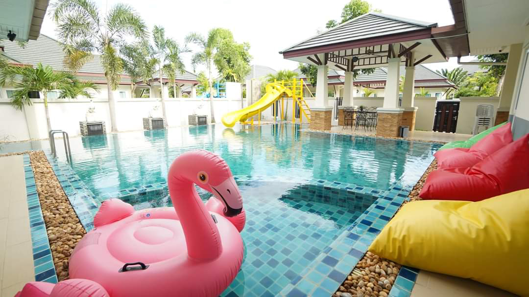 https://admin.pattayavillaresort.com/assets/ec3d09b9-e9fb-4d0f-b8d7-1988e0880fb1